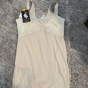 Maidenform nude slip